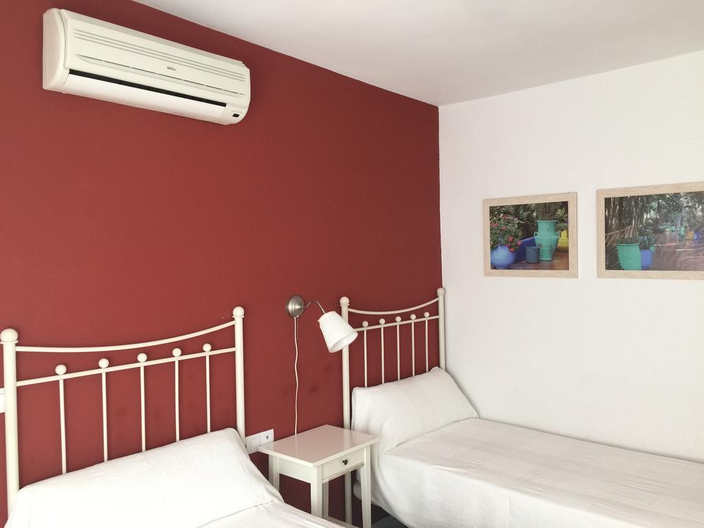 Hostal Monteluna Rociana Cameră foto